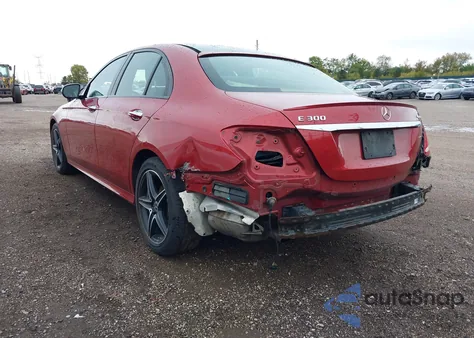 2018 Mercedes-Benz E 300 4Matic z USA, uszkodzony, nr VIN WDDZF4KBXJA358722